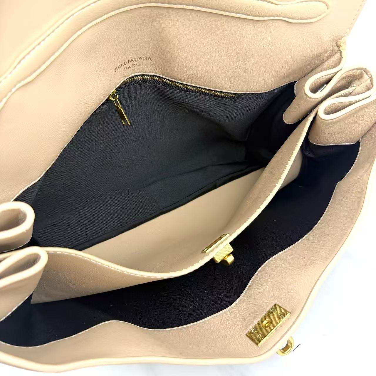 Balenciaga Rodeo Medium Handbag