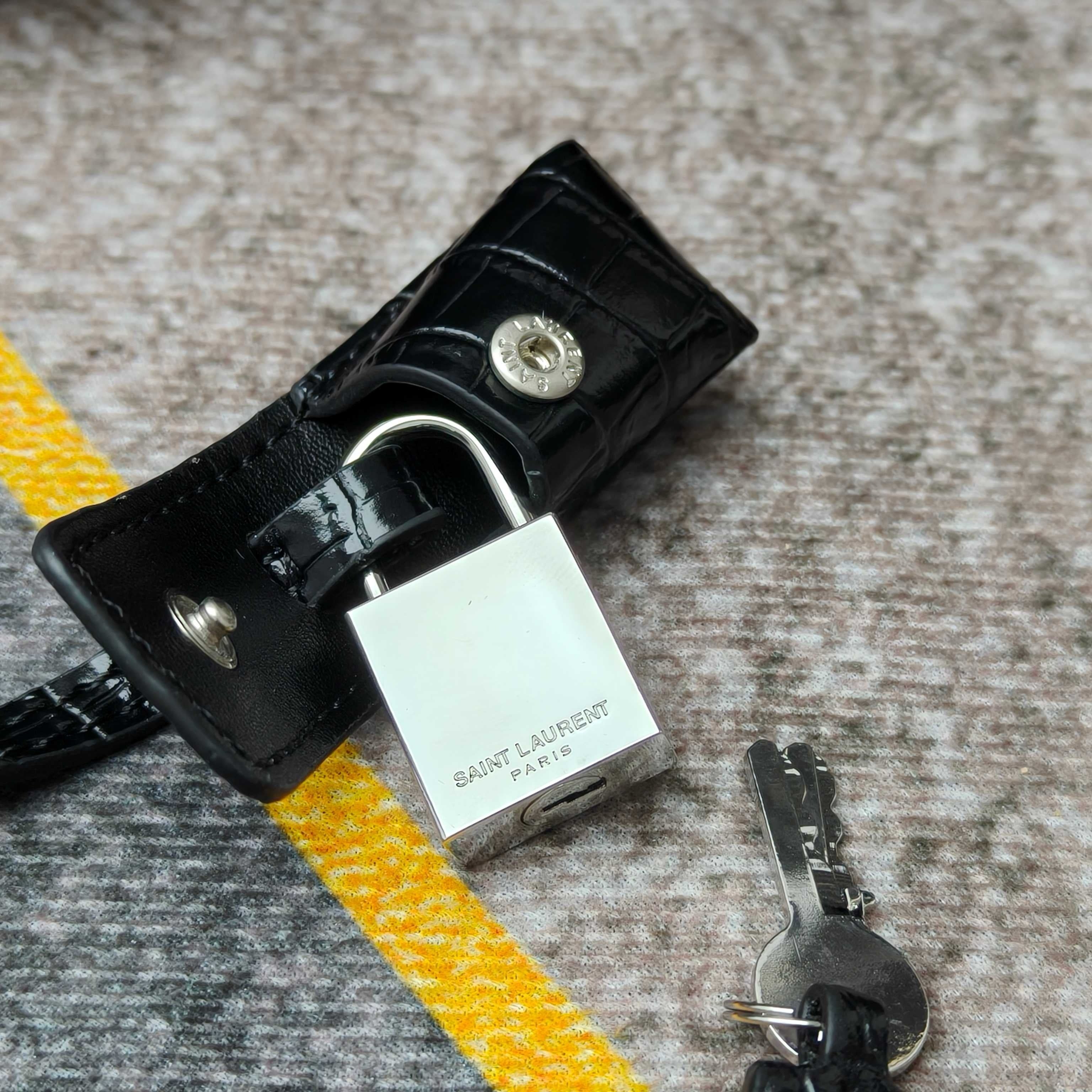 Saint Laurent Sac de Jour – Leather Top Handle Bag