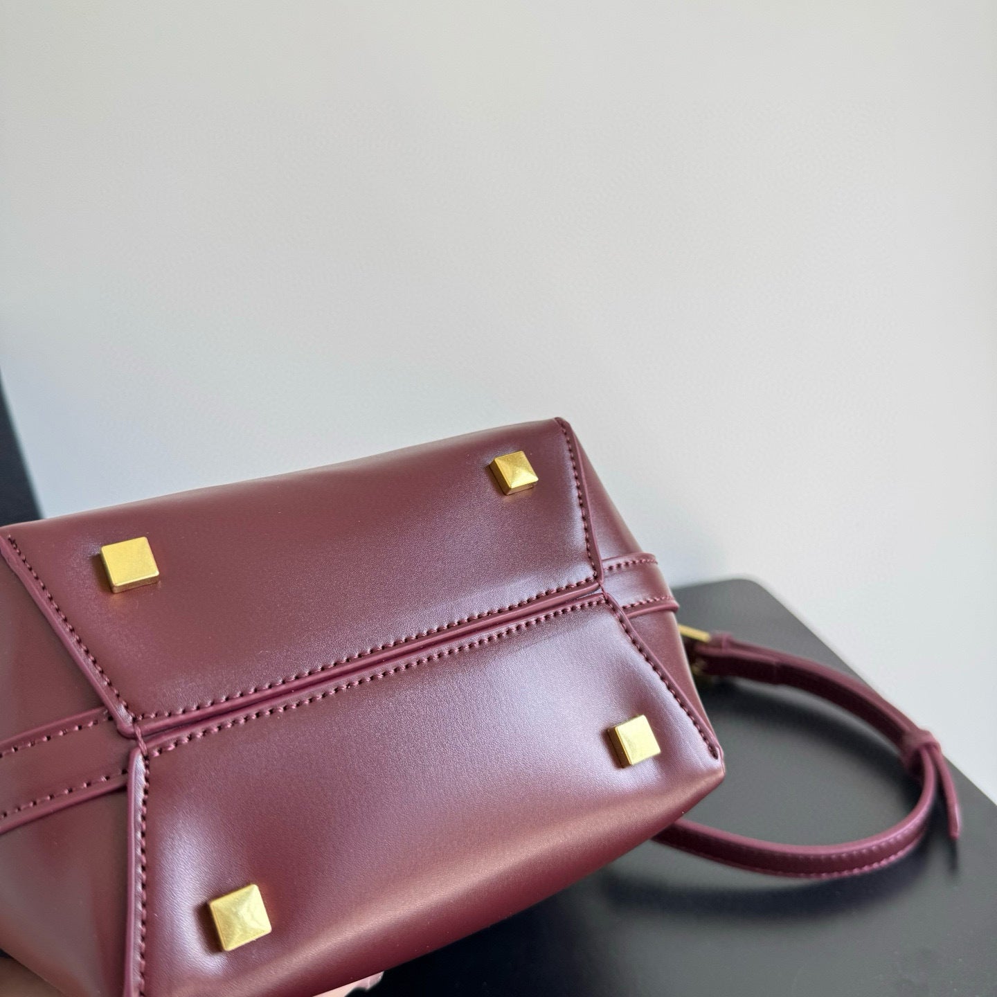 Saint Laurent Le 5 à 7 Bag – Luxury Leather Shoulder Bag