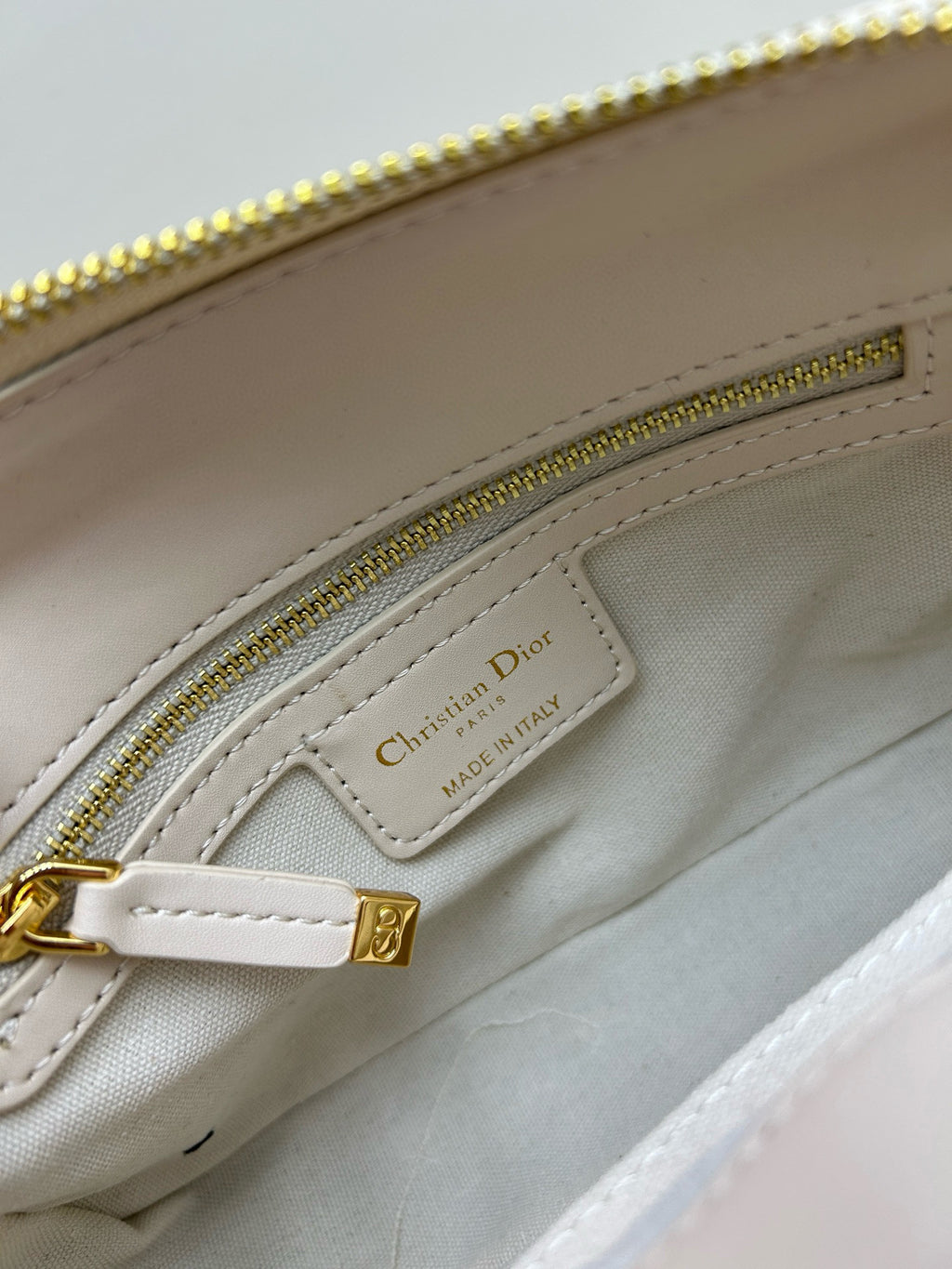 Dior 30 Montaigne Bag – Authentic Luxury Leather Shoulder Bag
