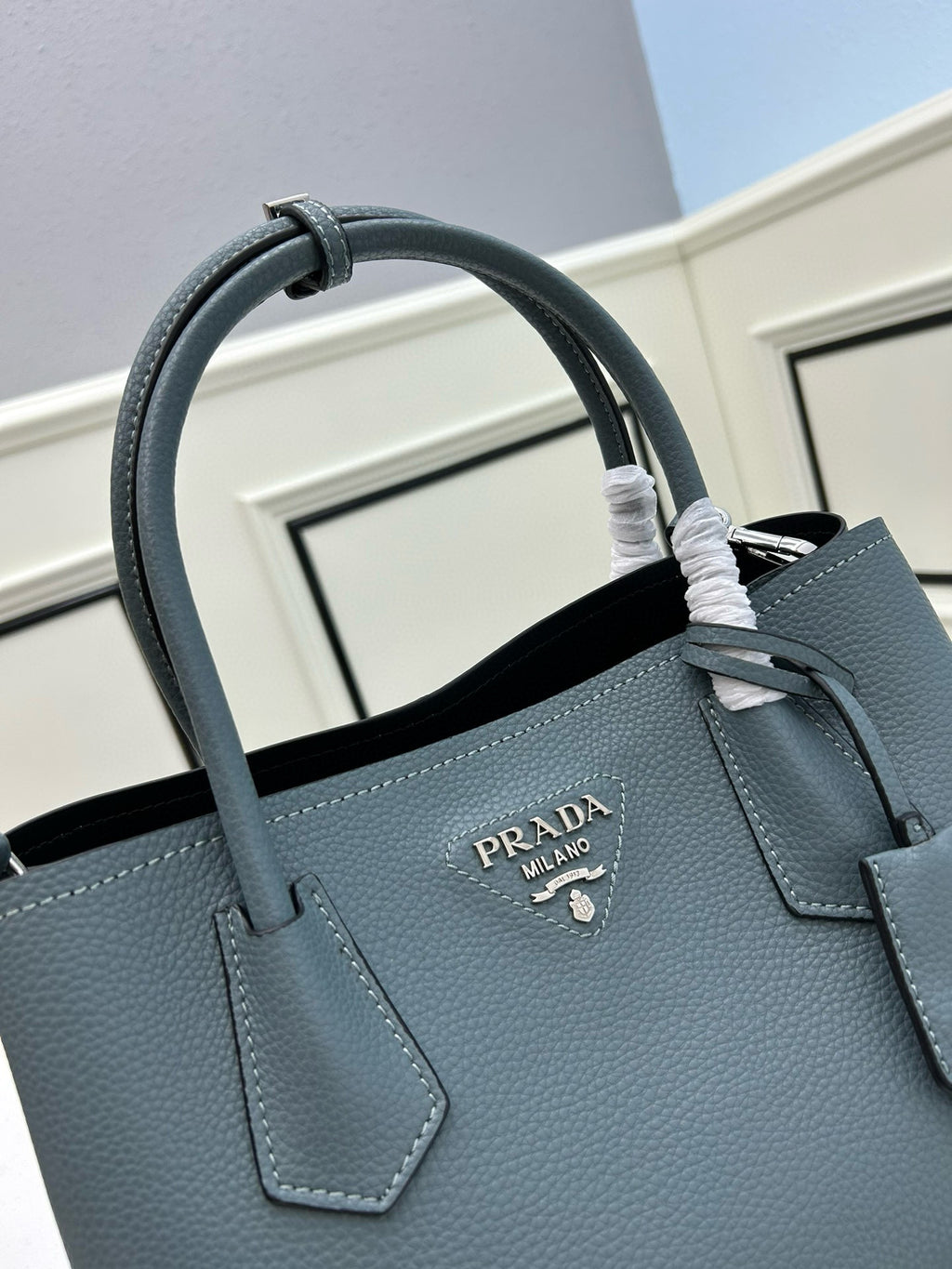 Prada Re-Edition 1995 Mini Bag – Authentic Saffiano Leather Luxury Handbag