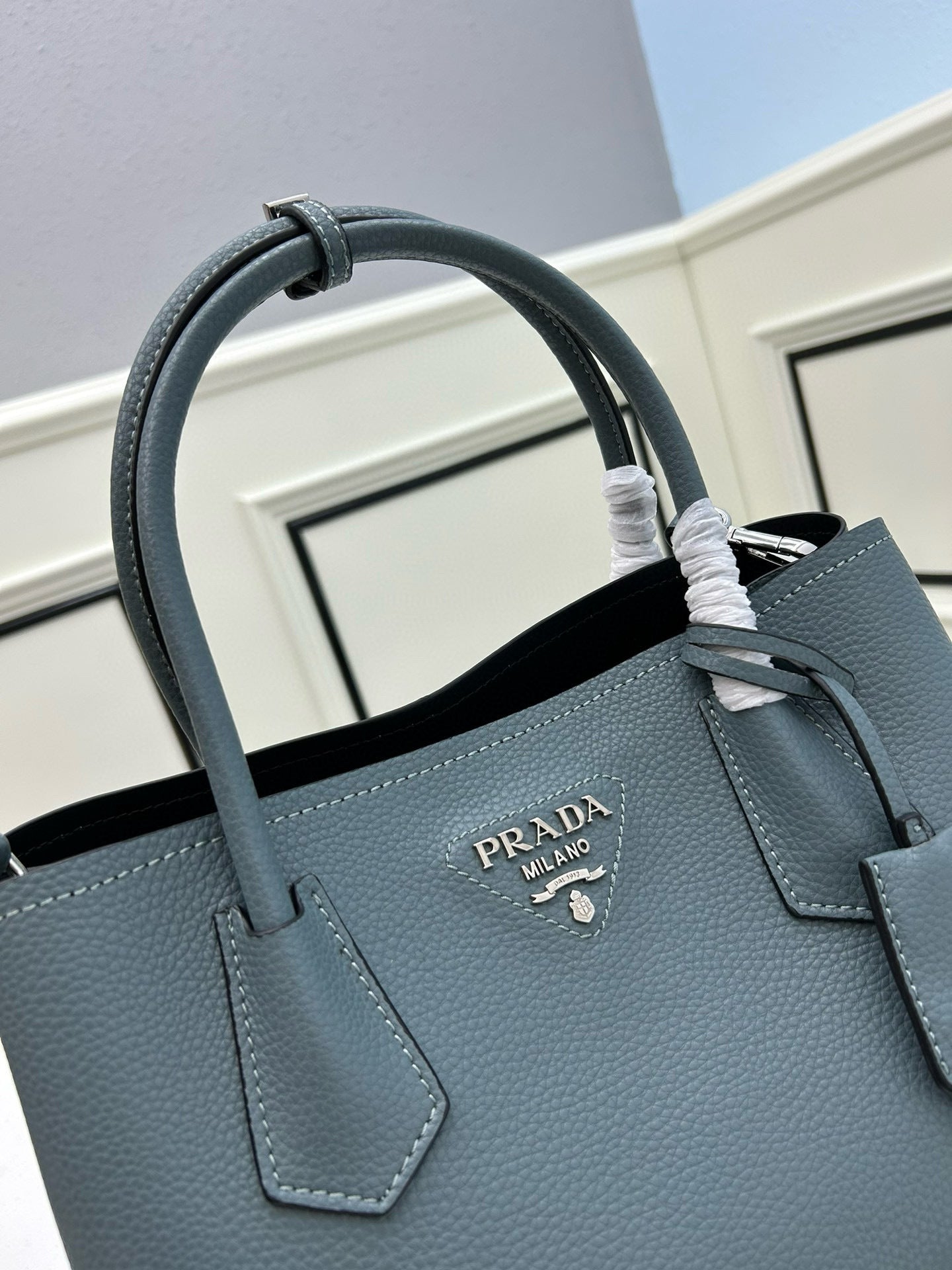 Prada Re-Edition 1995 Mini Bag – Authentic Saffiano Leather Luxury Handbag