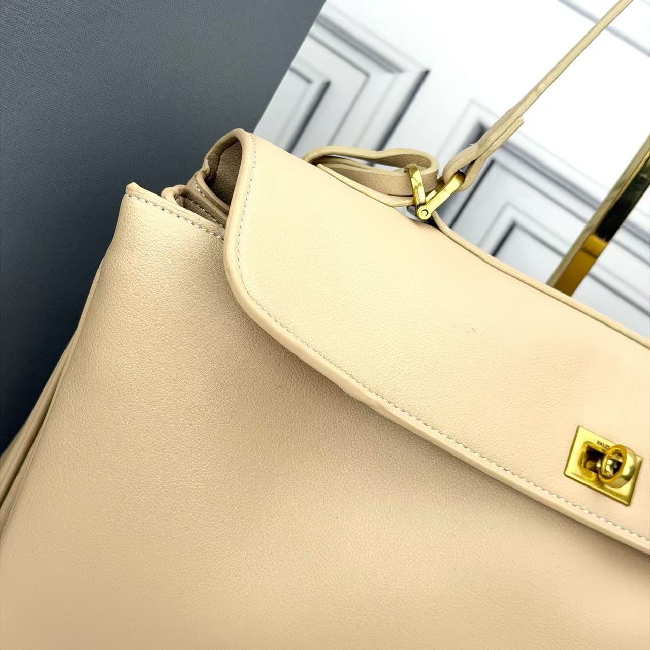 Balenciaga Rodeo Medium Handbag