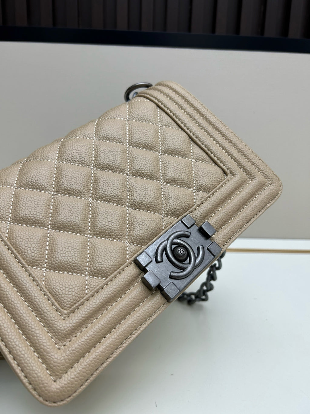 Chanel Boy Bag – Authentic Quilted Leather Luxury Shoulder & Crossbody Handbag